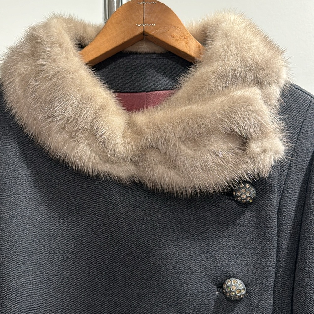 Vintage 1950’s grey wool & fur coat w/ rhinestone buttons SZ M. - Picture 2 of 8